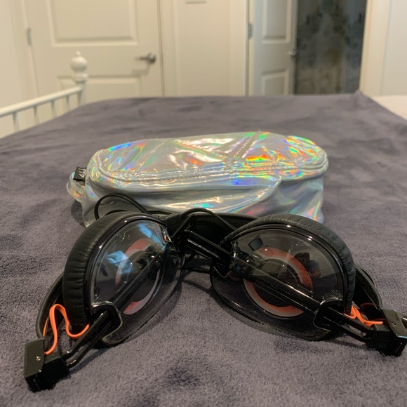 Skullcandy headphones NWOT (include carrying case) - Picture 4 of 5